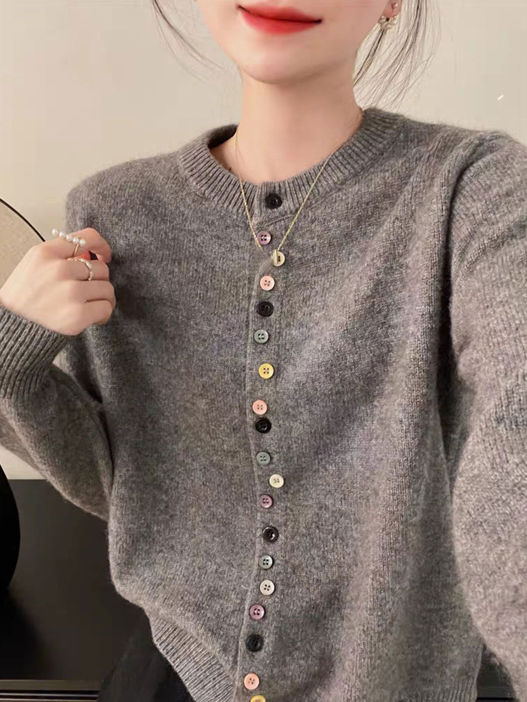 Vana | Timeless Buttoned Cardigan